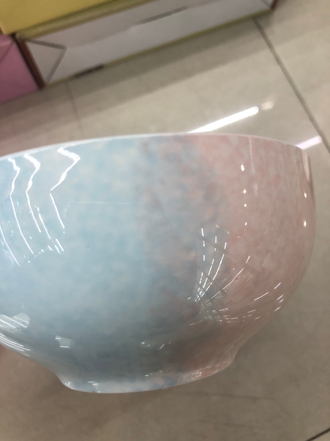 Creative and novel large round pure ceramic tableware with a pinkish-blue gradient effect Specification image