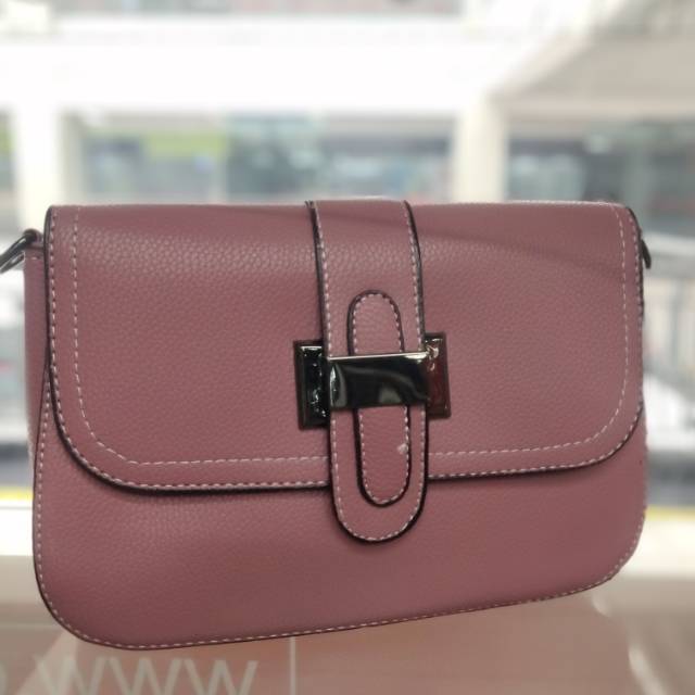 A hot-selling new women's bag, a single-shoulder and hand-carry dual-purpose bag suitable for all seasons details Picture