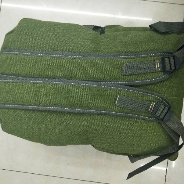 厂家直销时尚大众帆布休闲简约绿色男士双肩包！细节图