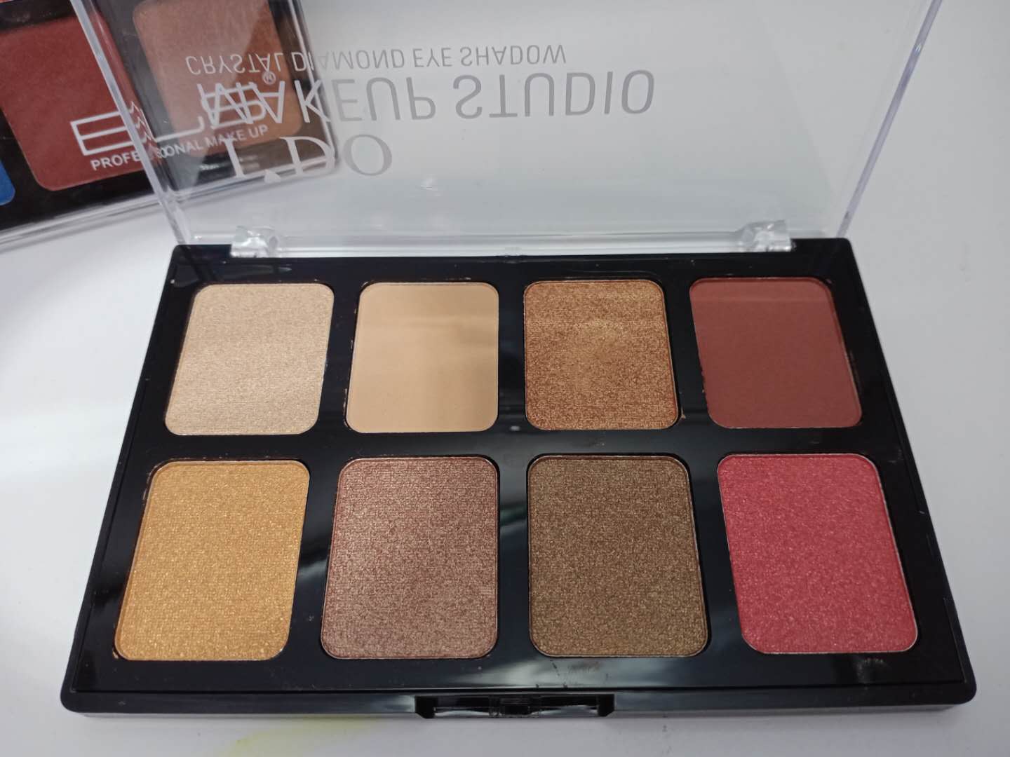 8-color glossy earth tone eyeshadow is water-resistant, sweat-proof and non-smudging details Picture