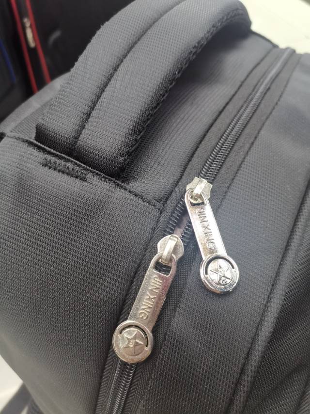 商务简约大容量男士背包尼龙双肩包旅行包双肩背包细节图