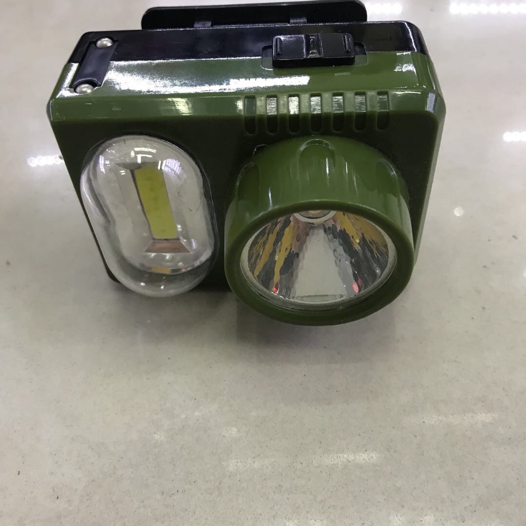 小巧手电筒绿色相机形状轻便照明设备图