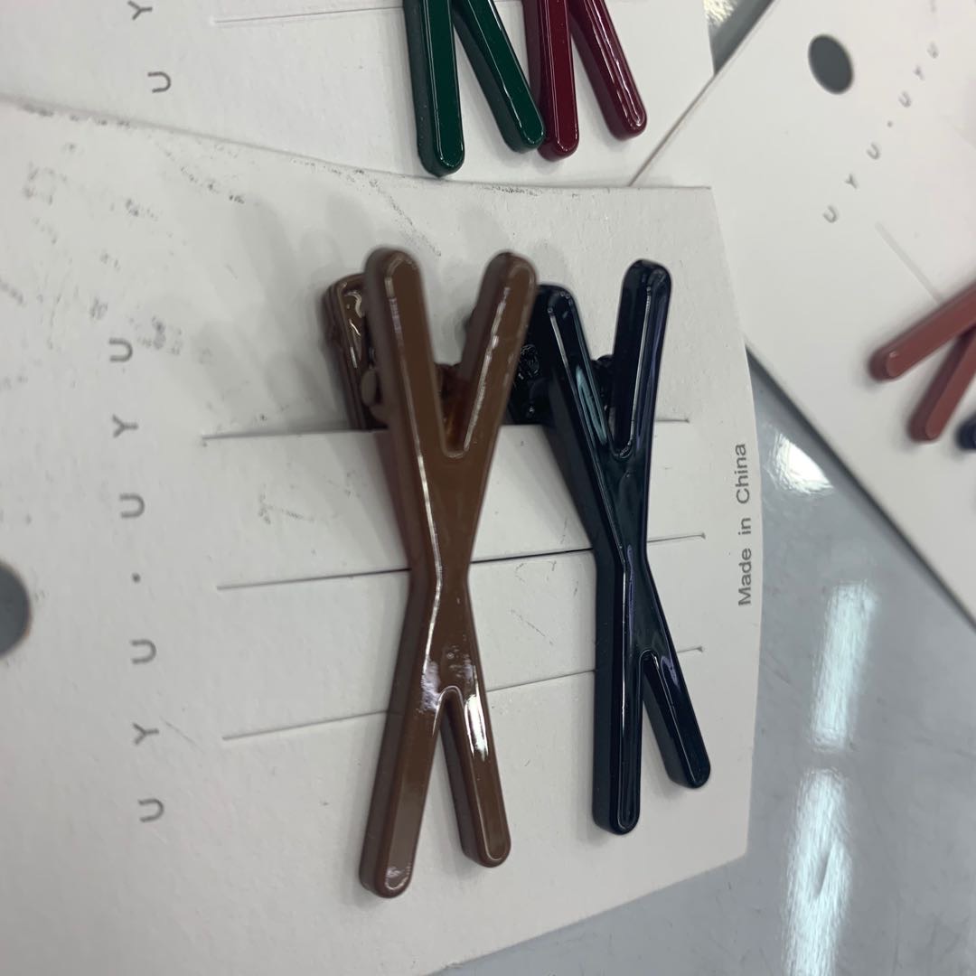 New versatile candy-colored X-shaped duckbill clip and sweet color-blocking fringe clip Specification image