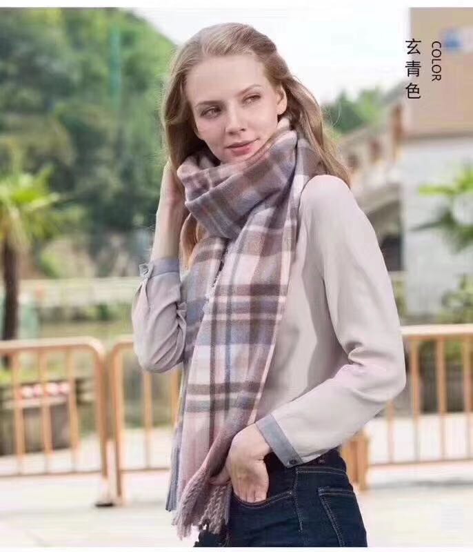 A fashionable, versatile, warm, classic and flowing checkered faux cashmere scarf for ladies details Picture