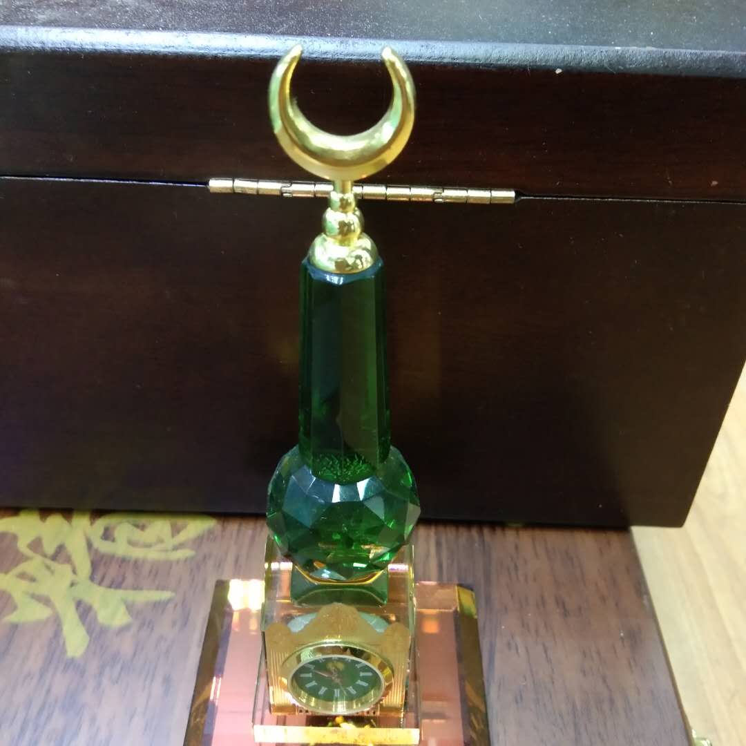 水晶工艺品绿色钟表摆件批发厂家直销产品图
