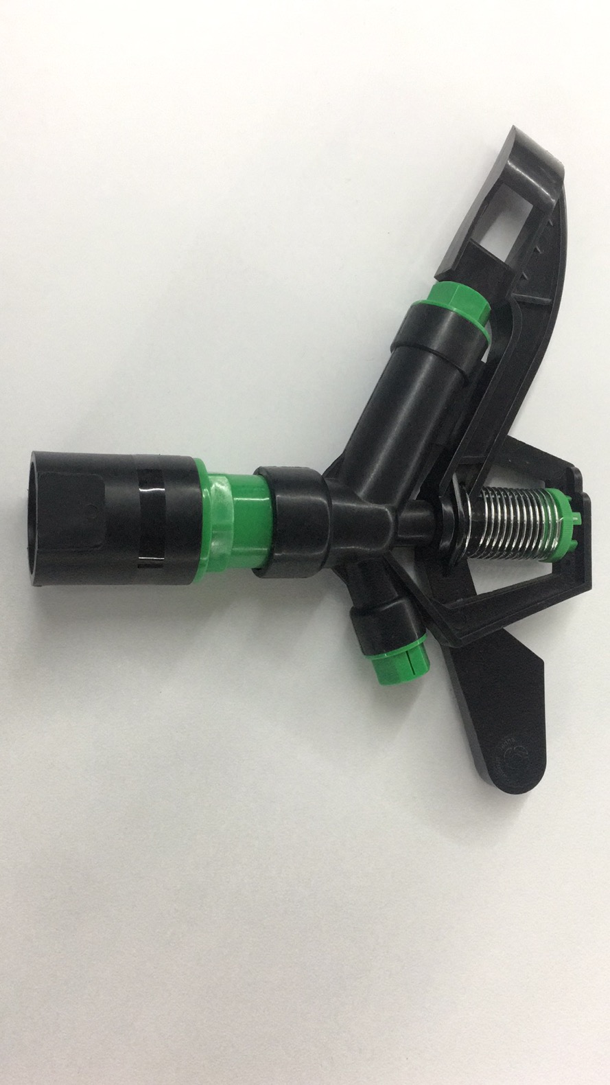 Rotating sprinkler head for garden sprinkler irrigation