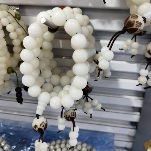 White Buddha bead bracelet handicraft article thumbnail