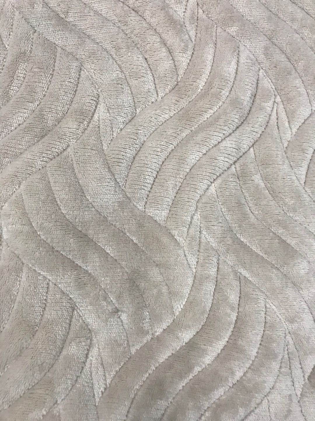 驼色绒面超柔简约几何图案绗缝化纤毛毯