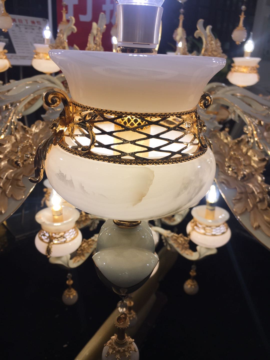 鼎居灯饰旗下欧式富贵花开粉紫玉吊灯现代简约轻奢产品图