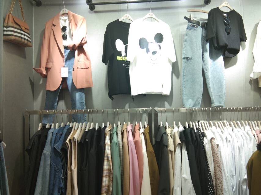 HM's Korean girl's home describe pic - 2