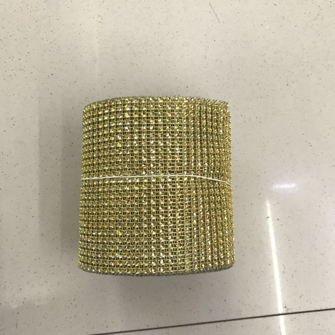 The golden sequin veneer design of the clothing accessories can be used for dance costumes details Picture