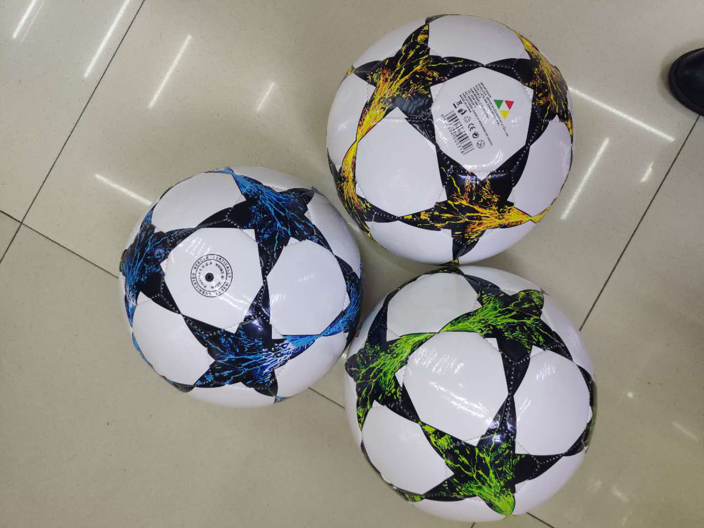 310-gram PVC five-star three-color series football Specification image