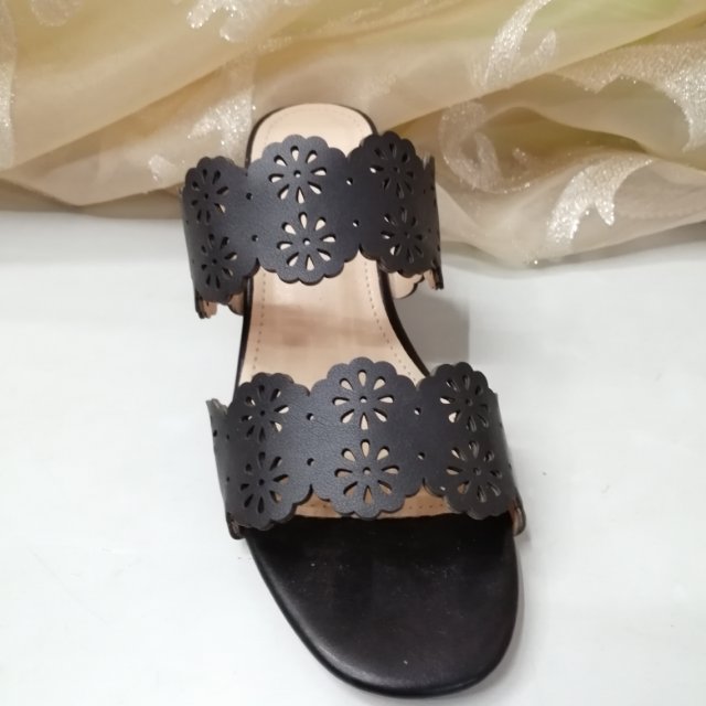 镂空梅花双鞋面时尚女士中跟高跟时装凉拖产品图