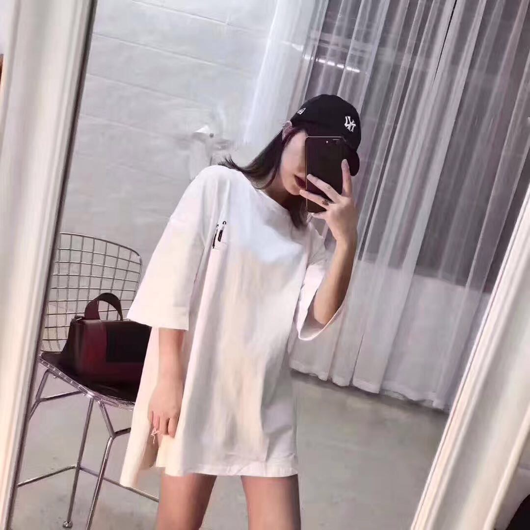 白色时尚女士，卫衣欧韩精品批发，零售欢迎光临。