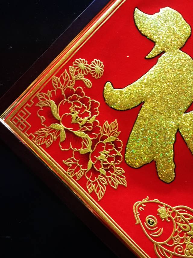 Red background goldfish peony style golden "Fu" character Spring Festival decorative items and festival supplies Specification image