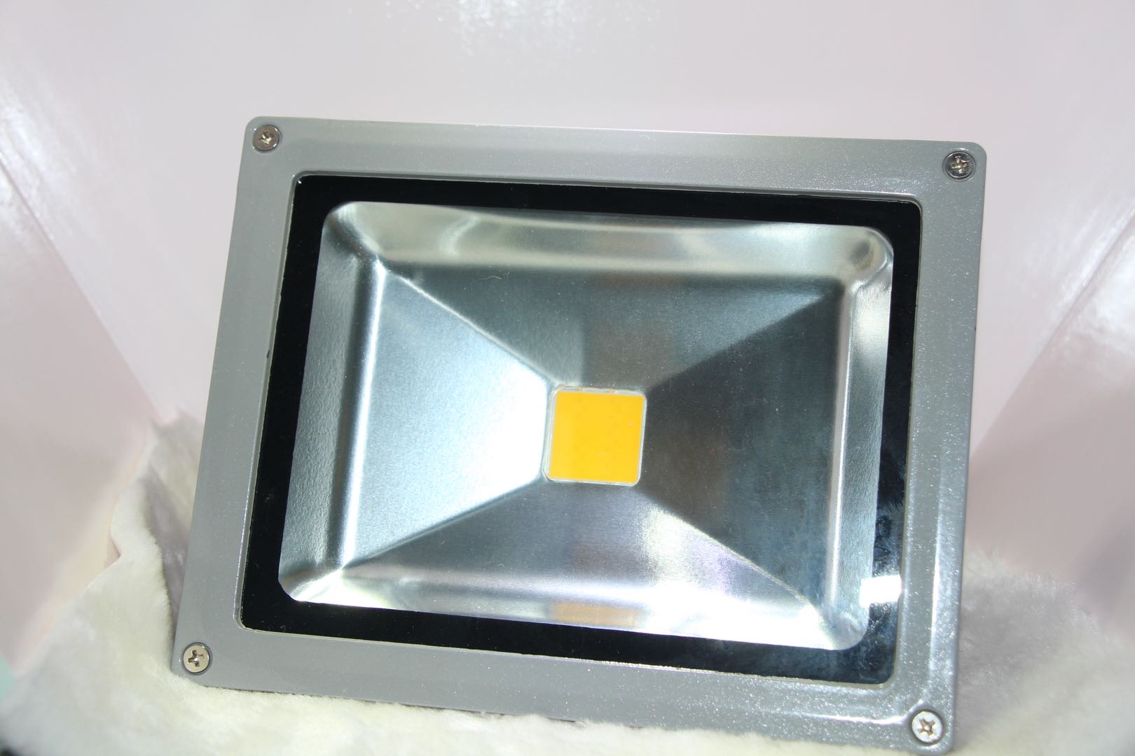 led floodlights, work lights, outdoor lighting fixtures, waterproof spotlights, outdoor searchlights, workshops and construction sites, super bright and strong light details Picture