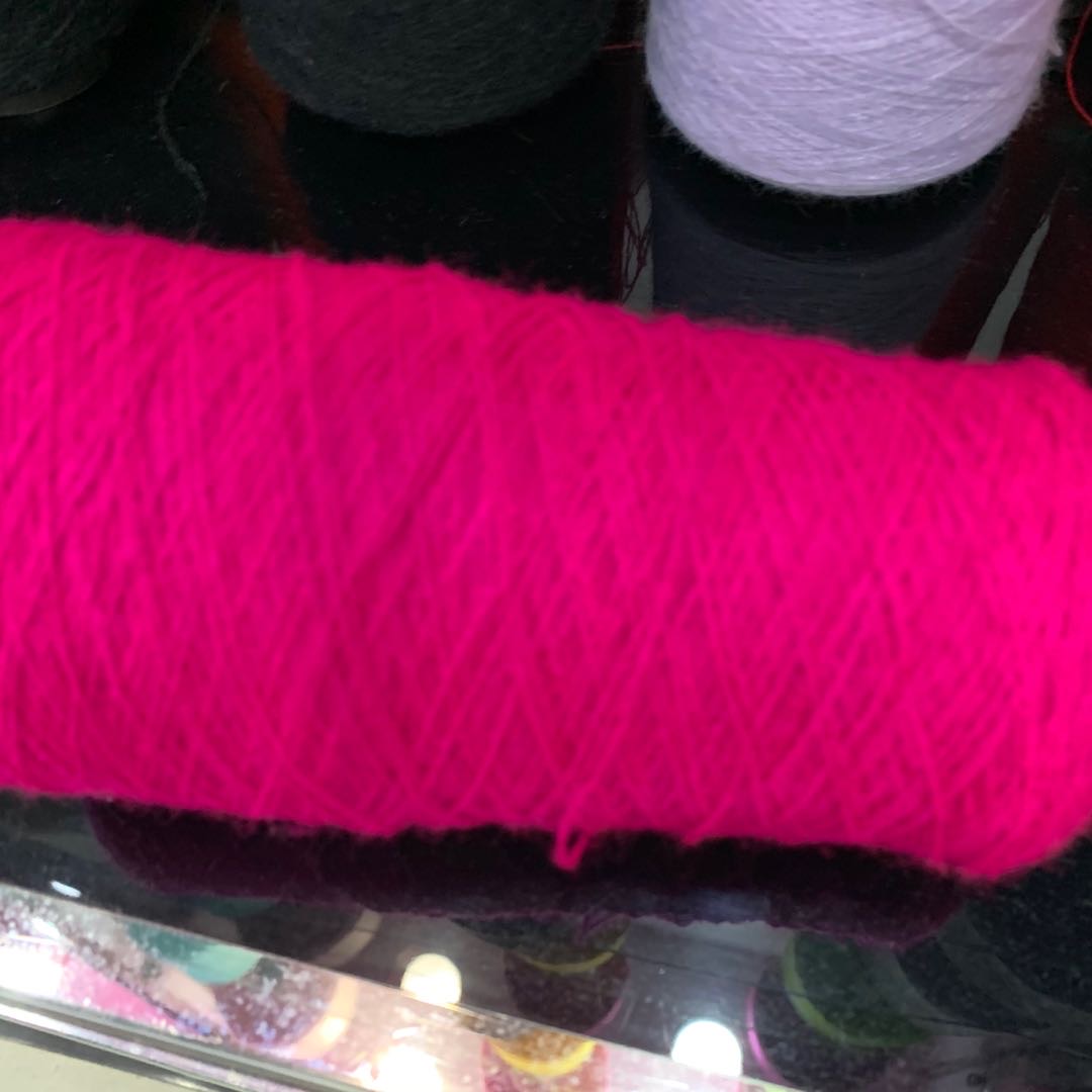 28 hand-woven and machine-made cashmere scarves details Picture