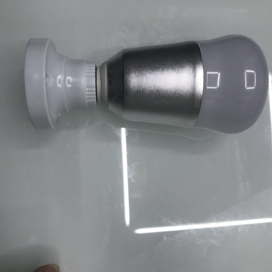 智能家居无线遥控调光调色LED灯泡 手机APP三色光E27螺口懒人灯泡产品图