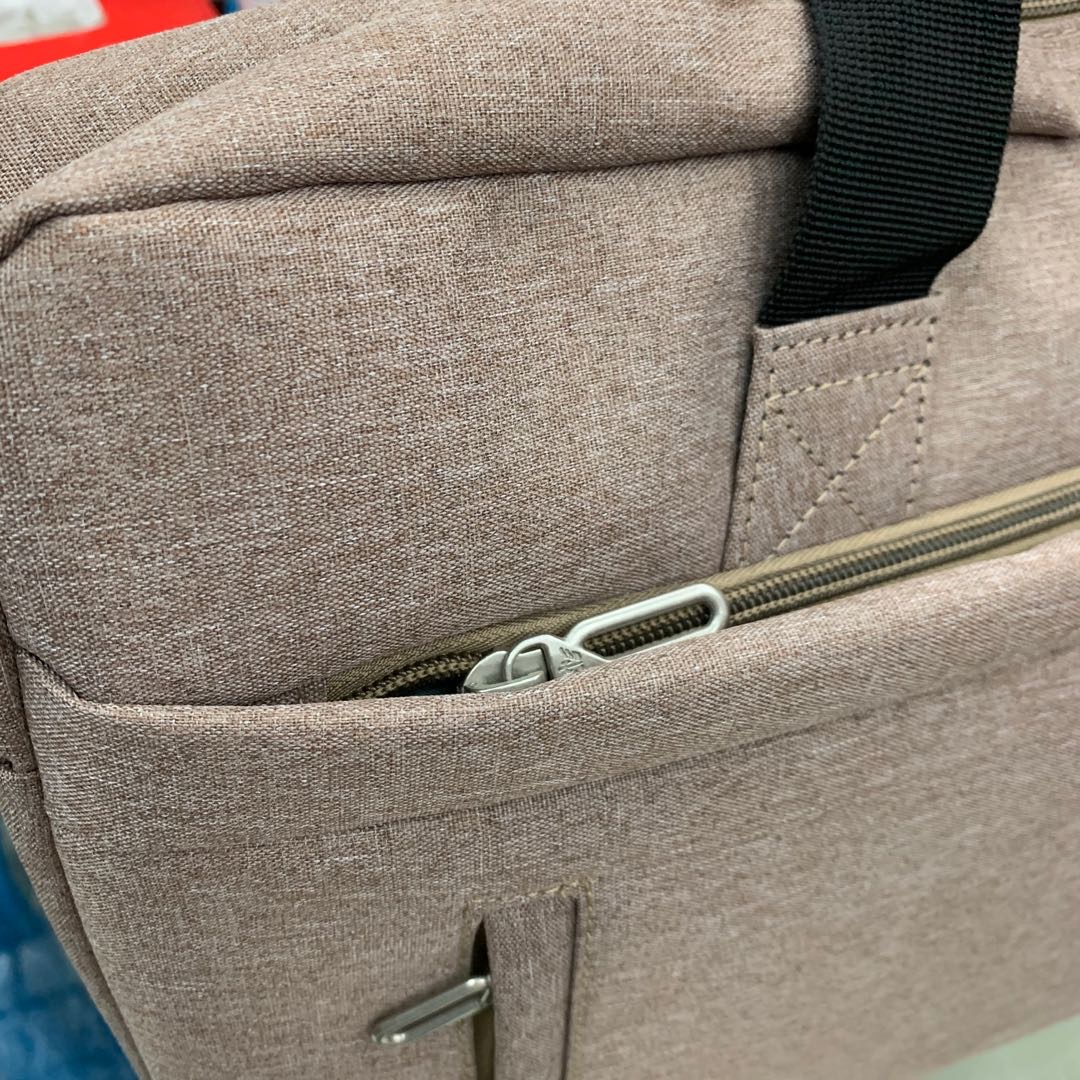 新款卡其色大容量电脑包产品图