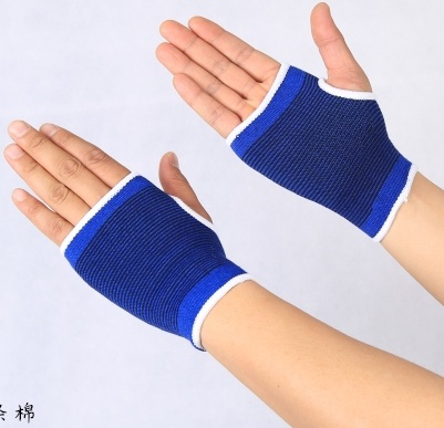批发运动护手掌手掌男女健身夏季健身护腕固定运动护腕器械训练手套半指手套，不含运费。图