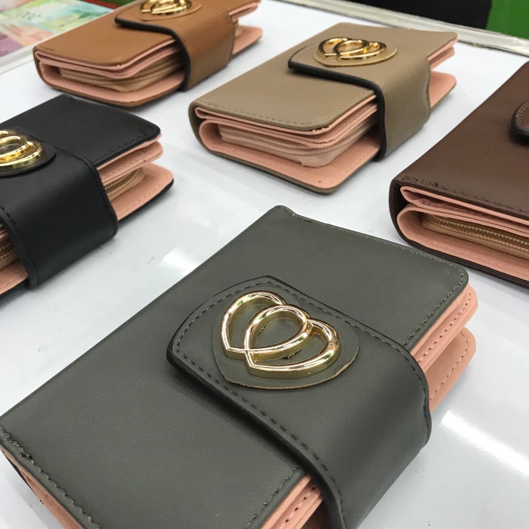 新品纯色薄轻奢百搭北欧经典双心三折钱包卡包柔软皮层手拿包产品图