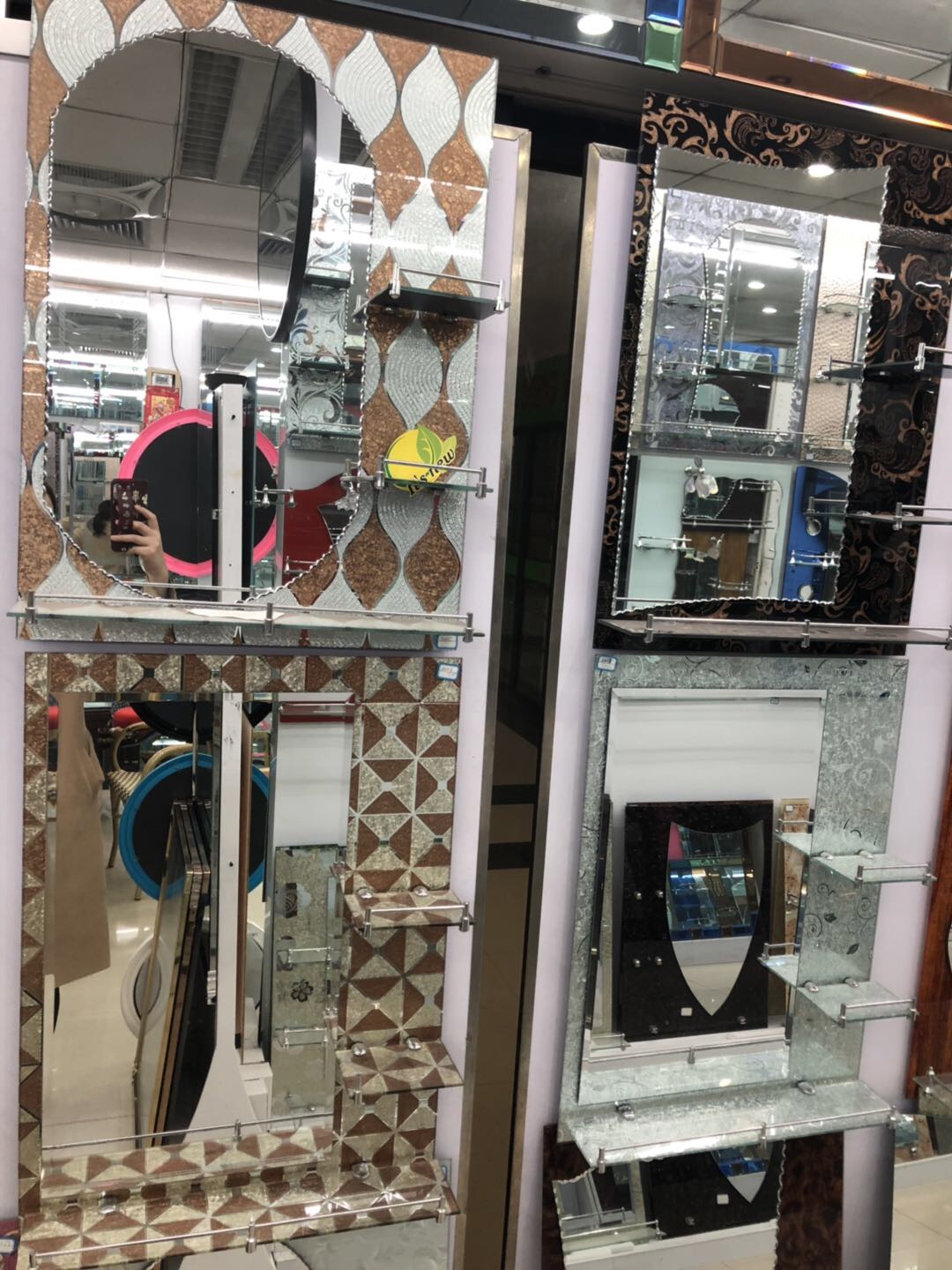 Zhejiang Yiwu Yude Mirror Factory describe pic - 1