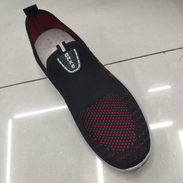 新款时尚红与黑男鞋软底透气网布男士防滑运动鞋详情图1