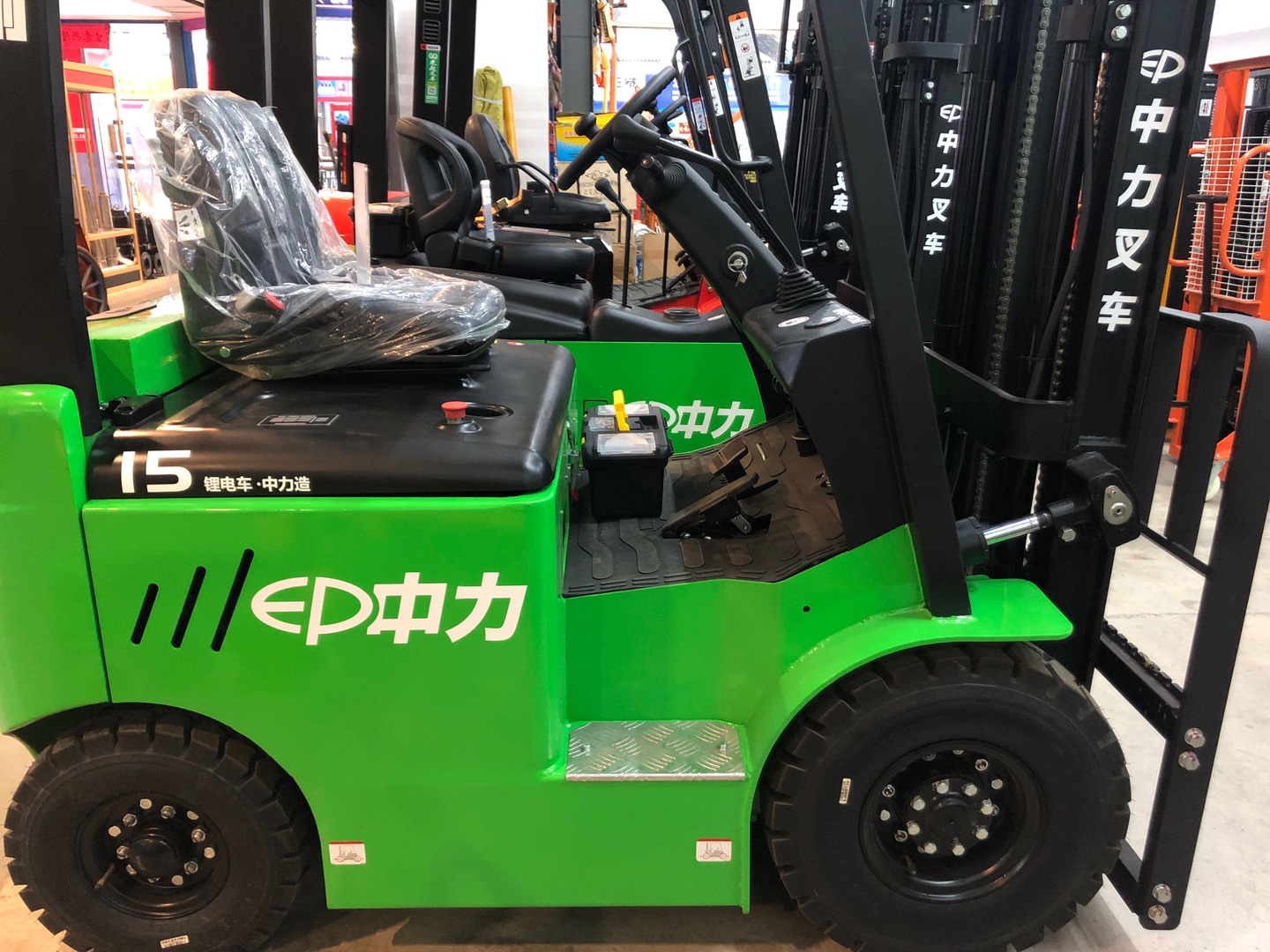 浙江中力机械有限公司中力牌锂电池叉车厂家直销 薄利多销 价格公道 客户反馈高 质量可靠