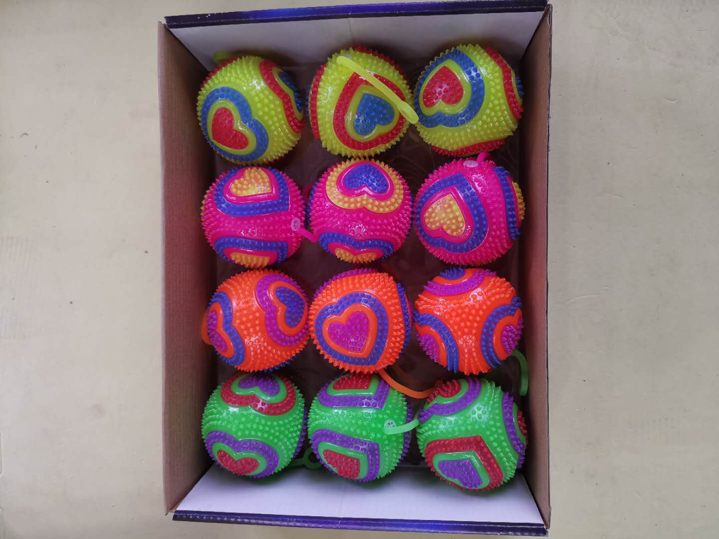 Flashing sound heart-shaped pattern ball, flashing and glowing toy, flashing children's educational toy