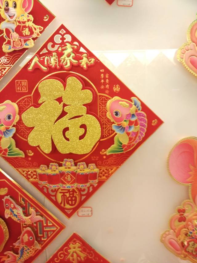 Velvet red base with golden fook Specification image