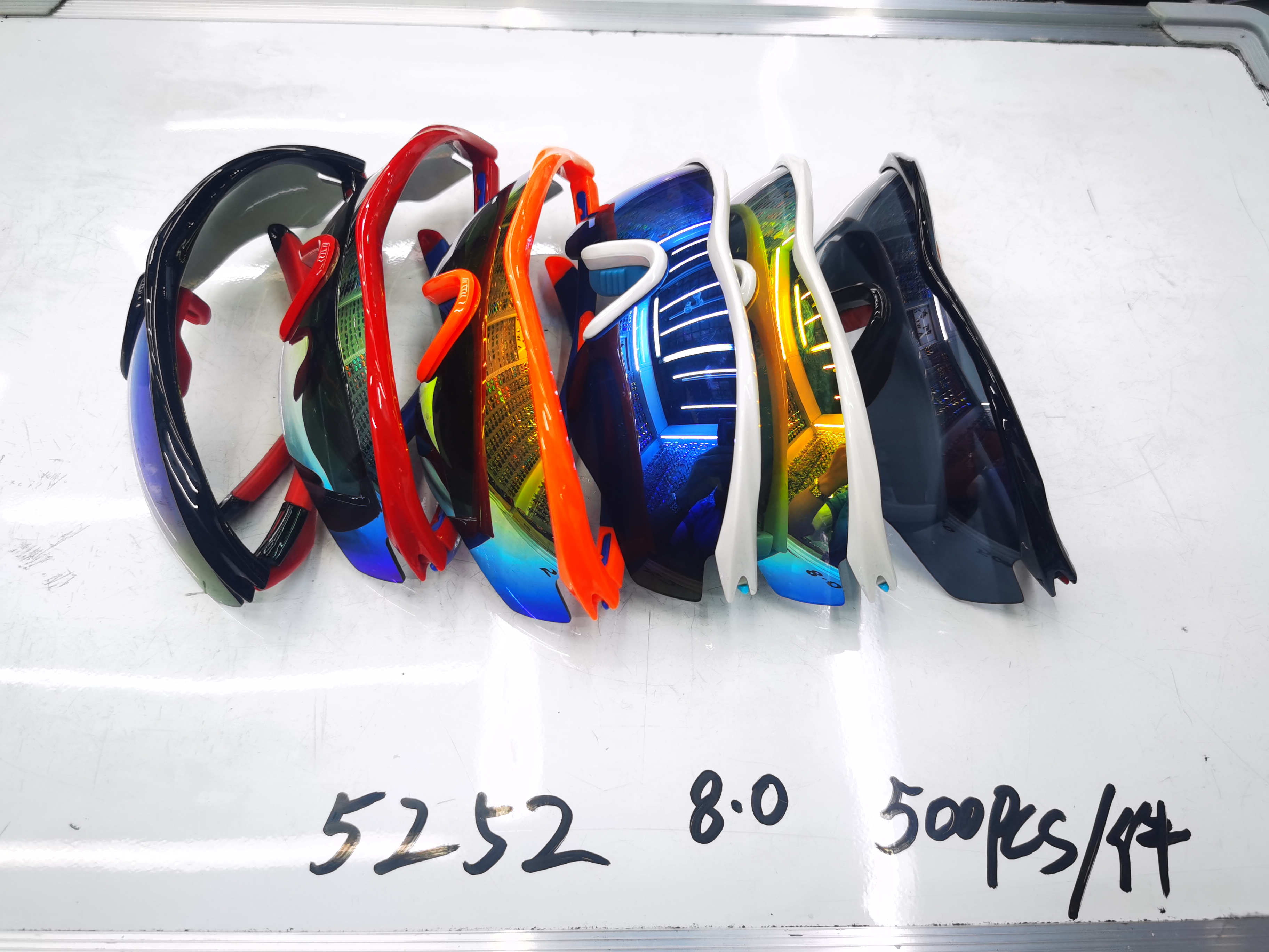 Outdoor sports glasses, UV-resistant and windproof sunglasses, men's cycling glasses, sports and running eye protection 5251 Specification image