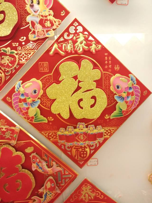 Velvet red base with golden fook