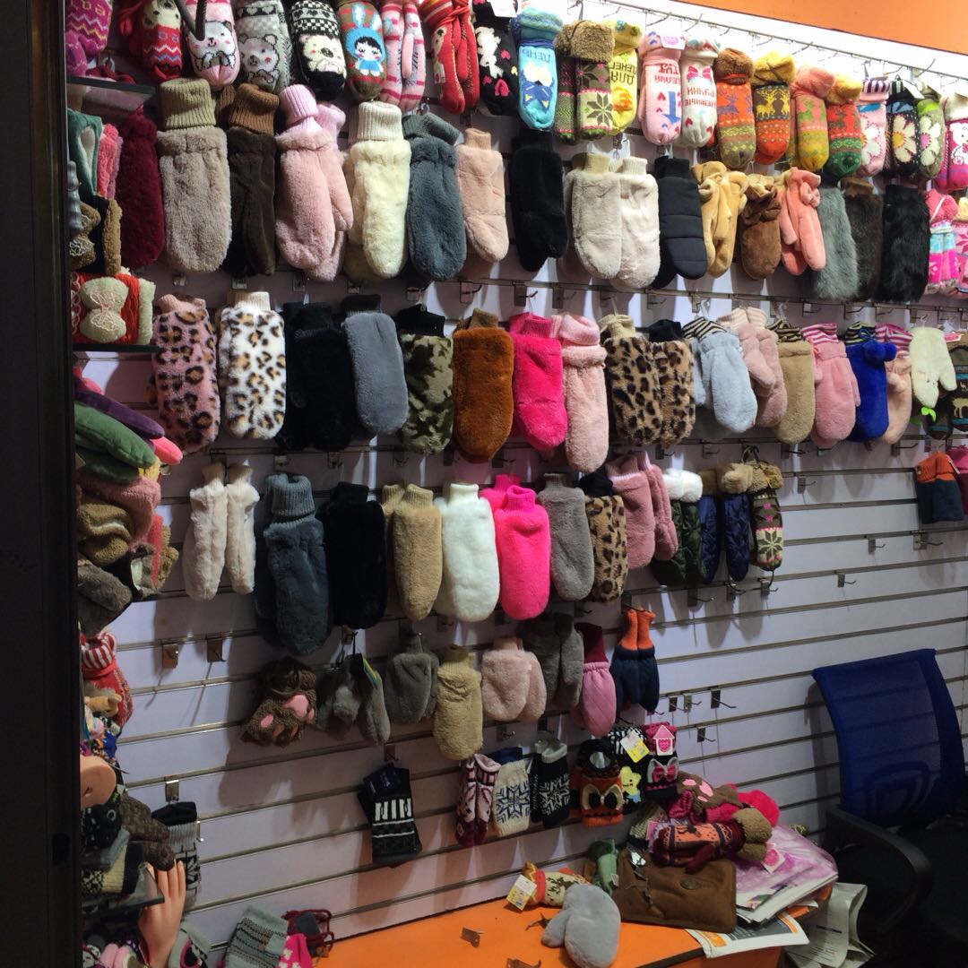 Yiping Glove Shop in Yiwu, China describe pic - 1