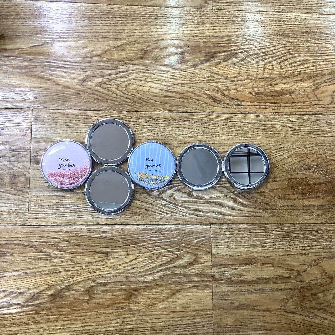 Net Red Quicksand Small Mirror Makeup Mirror Portable Folding Student Cute Cartoon details Picture