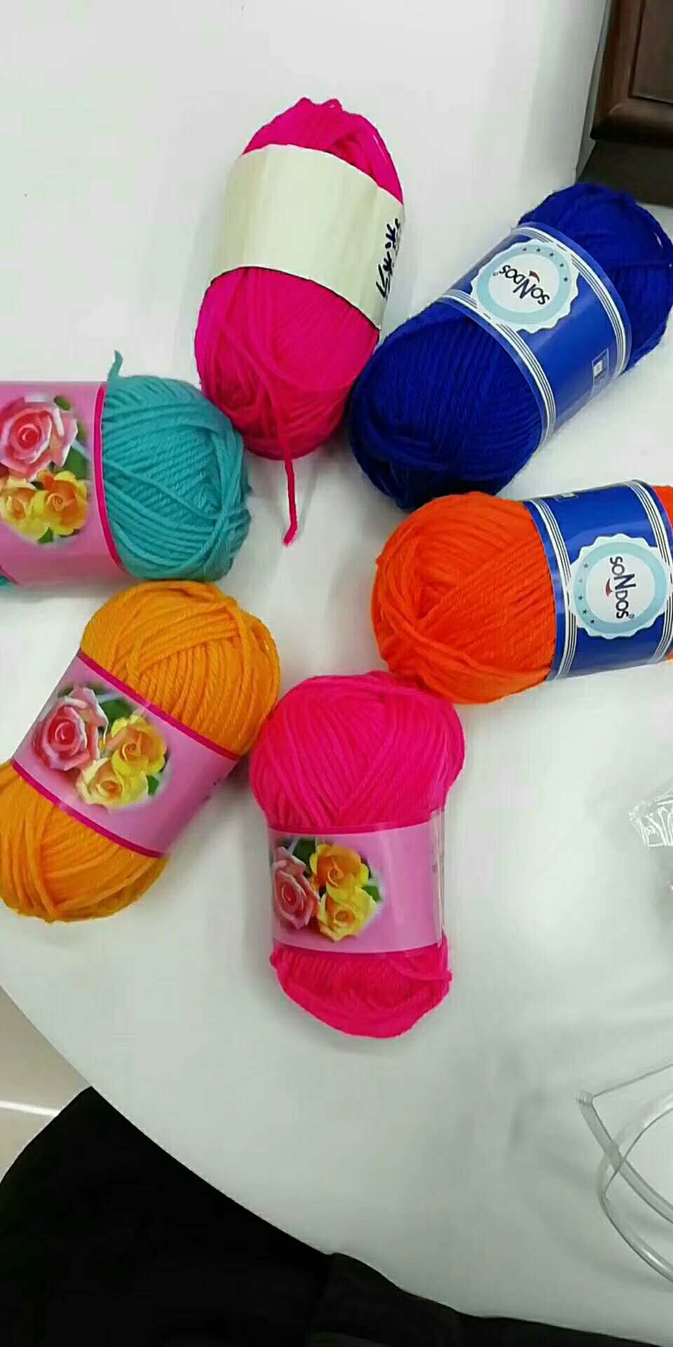 Factory direct sales of acrylic wool medium and thick thread DIY knitting, crocheting, slippers seat cushions, cross-stitch