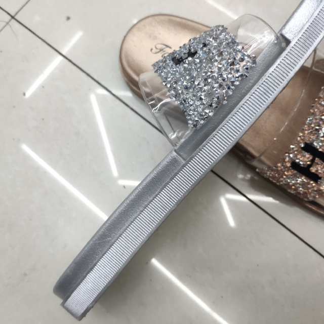 New casual, versatile, one-line, simple, fashionable and cute sequined flip-flops for women Specification image
