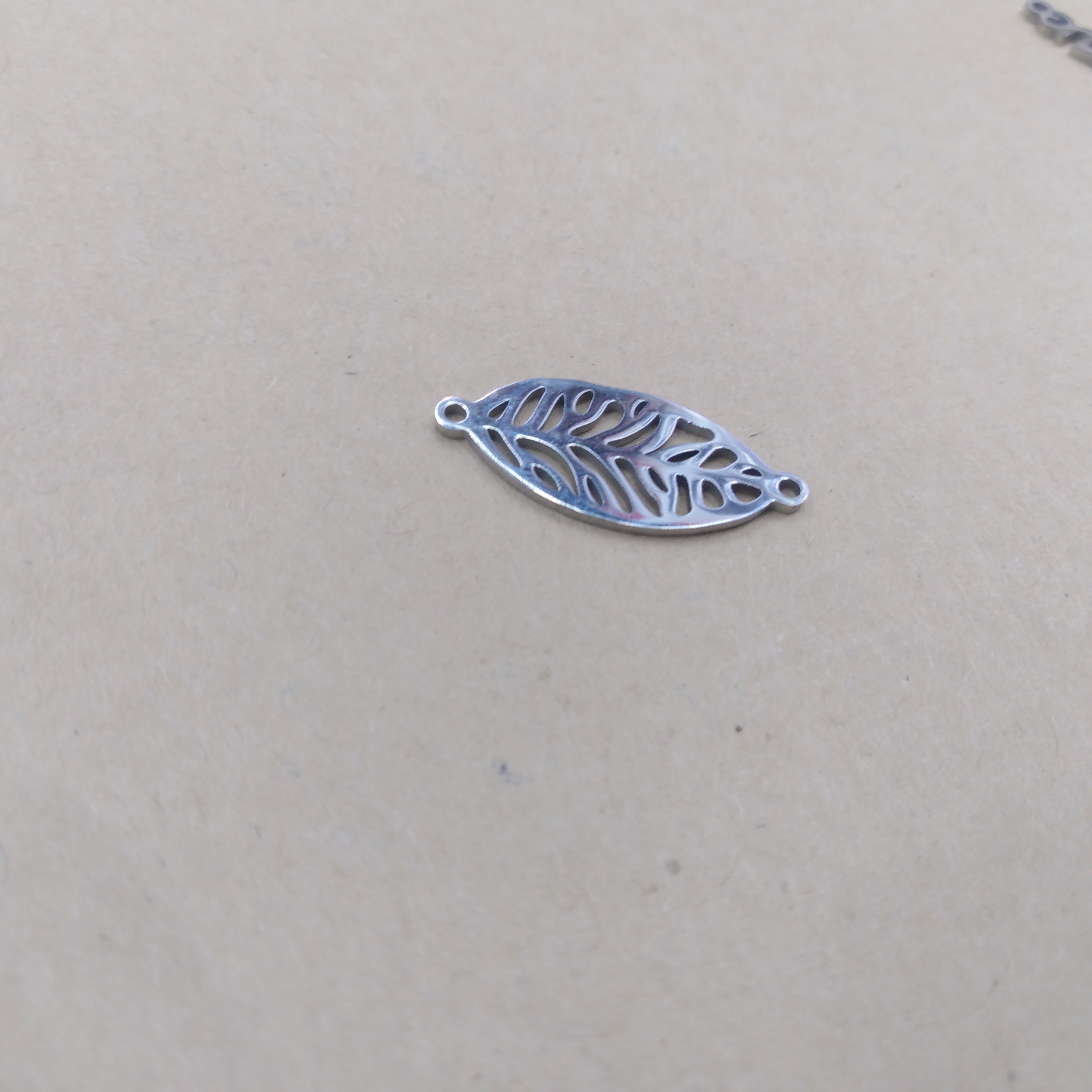 饰品pvc软胶/纱带/大头针固定针/铜配件花托/十字铃铛细节图