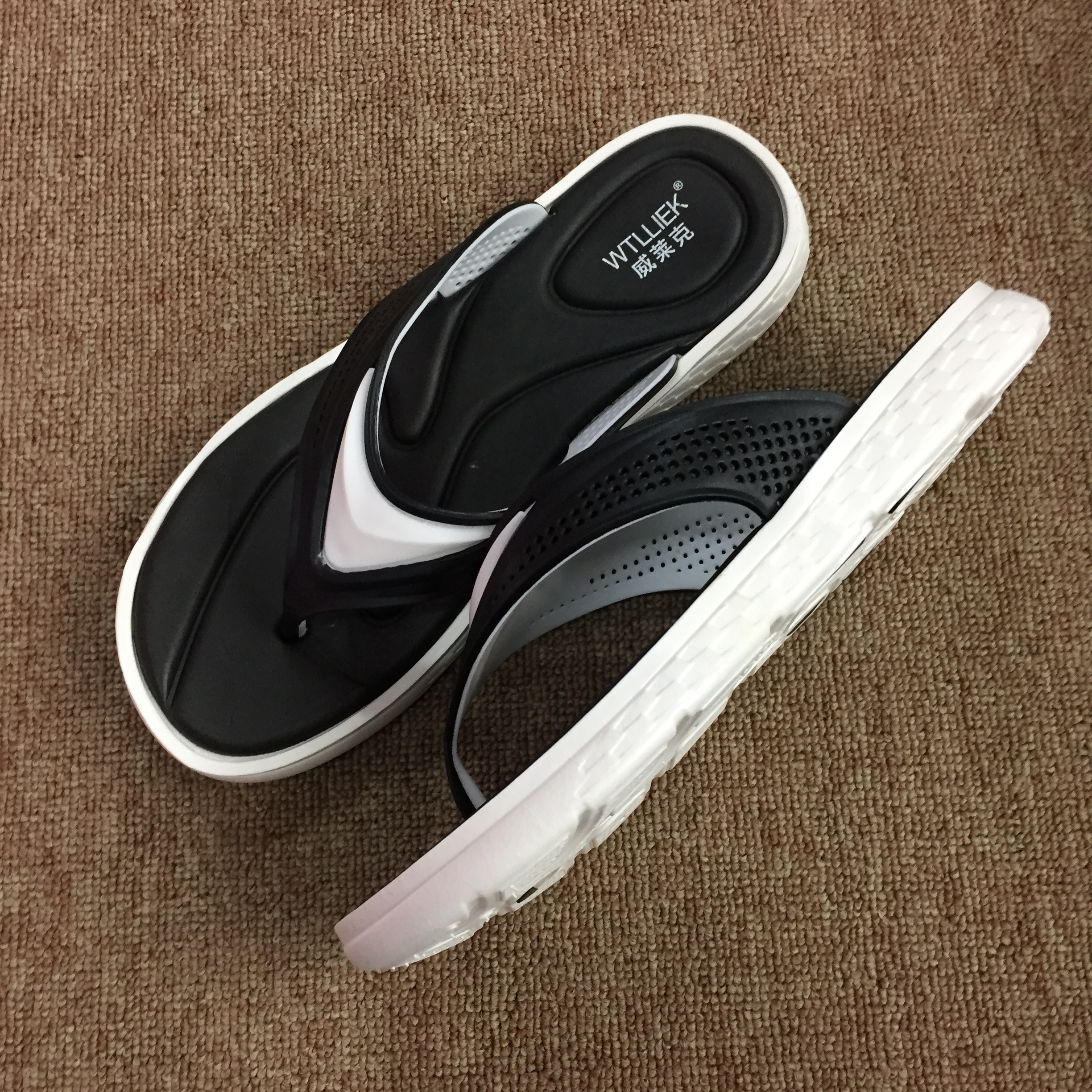 Men summer 2020 new leisure beach shoes men soft soles wearing dad sandals man