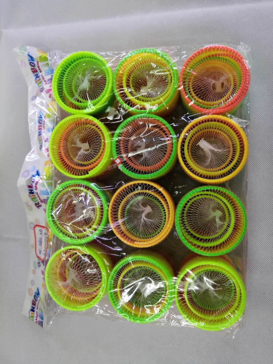 Children's toys and other functional stretching rainbow circle magic show props, large, medium and small size sets, novel toys, Loumanfang toys plastic 1