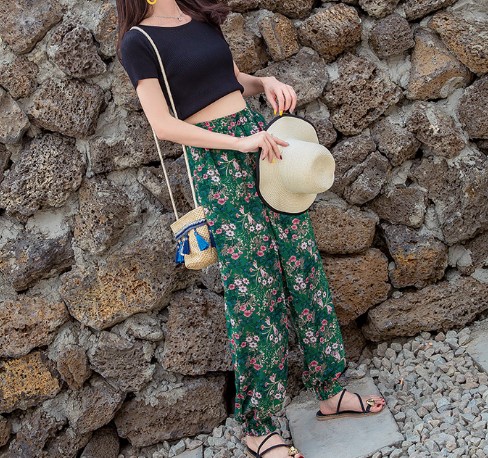 Indian ethnic style, Bohemian printed beach pants, loose and slimming for women, Harun pants, lantern pants, Thai floral pants trend details Picture
