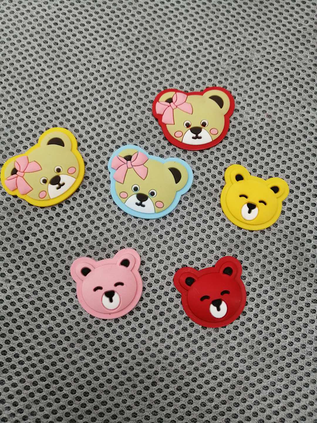 橡胶滴塑标带灯不带灯各种形状图案儿童鞋标可来样定制