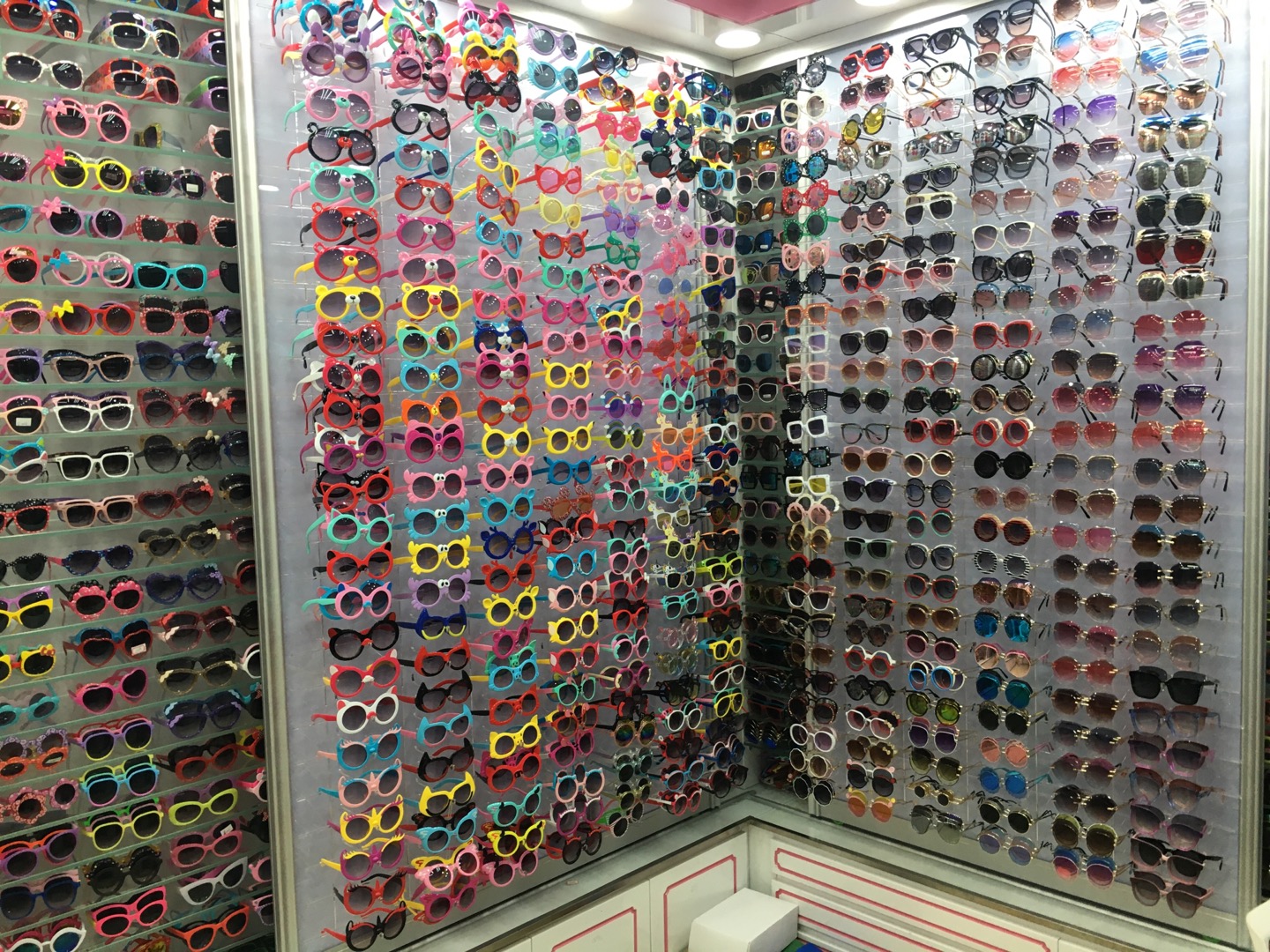 Dongsheng Eyewear Co., LTD. Sunglasses for children describe pic - 1