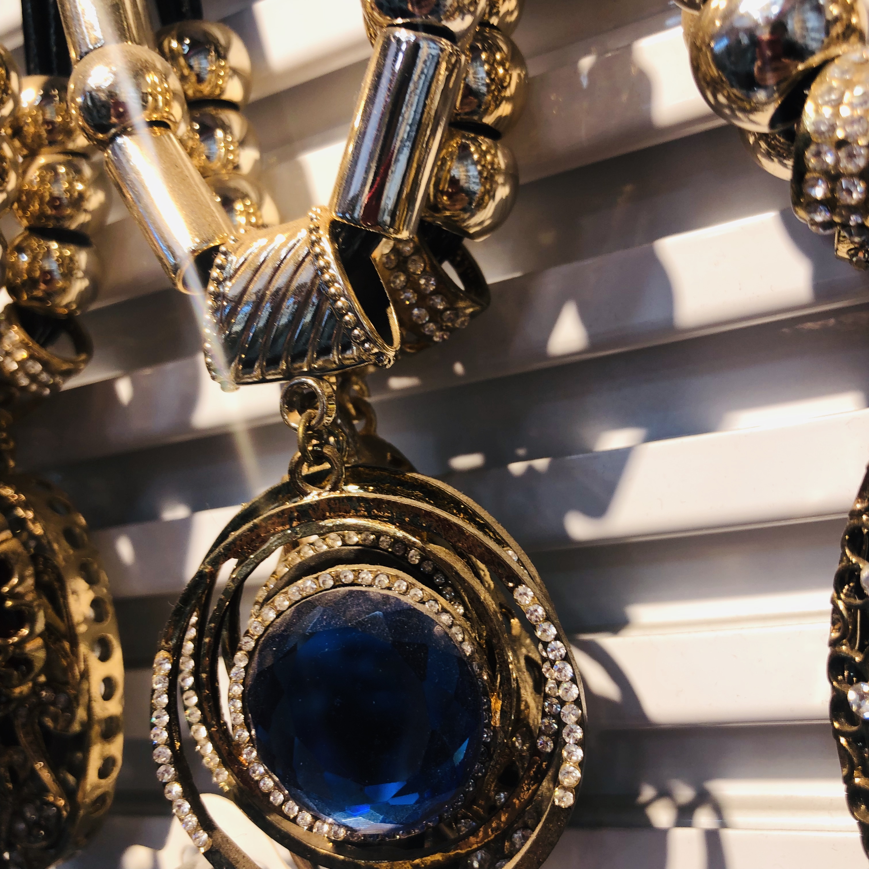 Autumn and winter: simple and elegant, high-end ethnic style, versatile, personalized and fashionable, water diamond necklace, women's retro sweater chain, long style Specification image