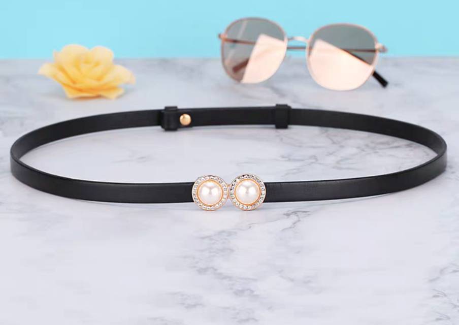 This simple and versatile Korean top-grain cowhide small belt with fine decoration pairs well with a dress and a fashionable waist chain details Picture