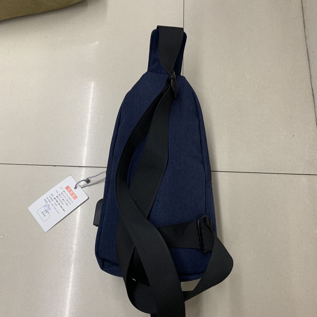 时尚耐磨帆布胸包细节图