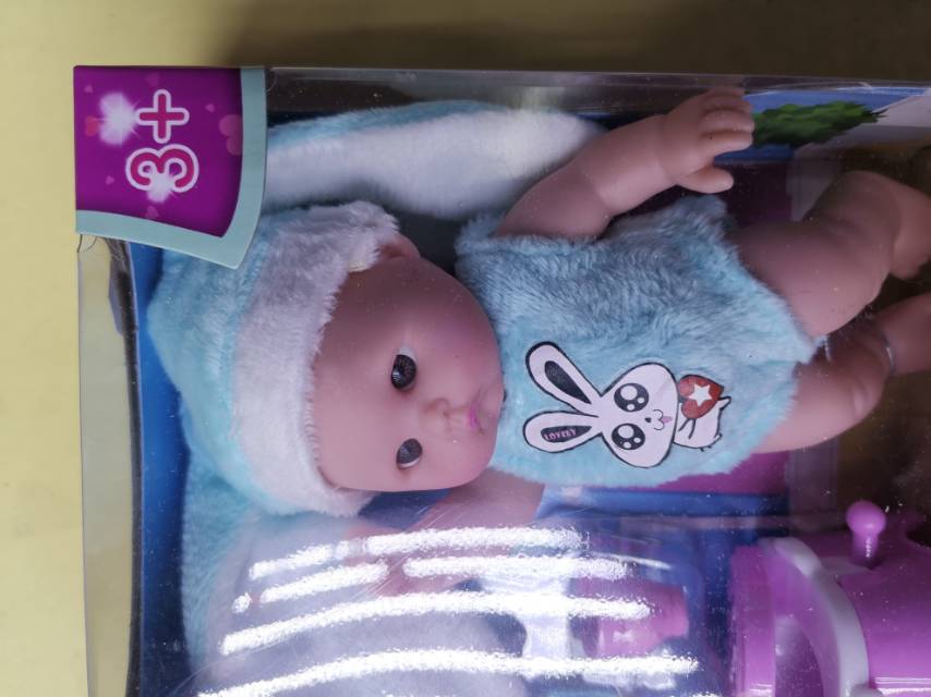 The simulation small doll with comb water cup gift box has a high degree of simulation and is made of silicone material Specification image