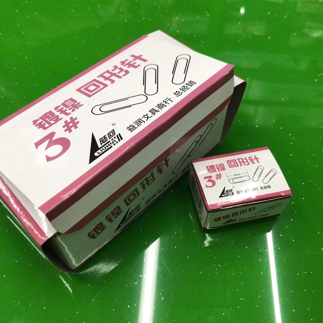 Student supplies: silver metal paper clips, paper clips, financial supplies, and office supplies are economical and practical details Picture