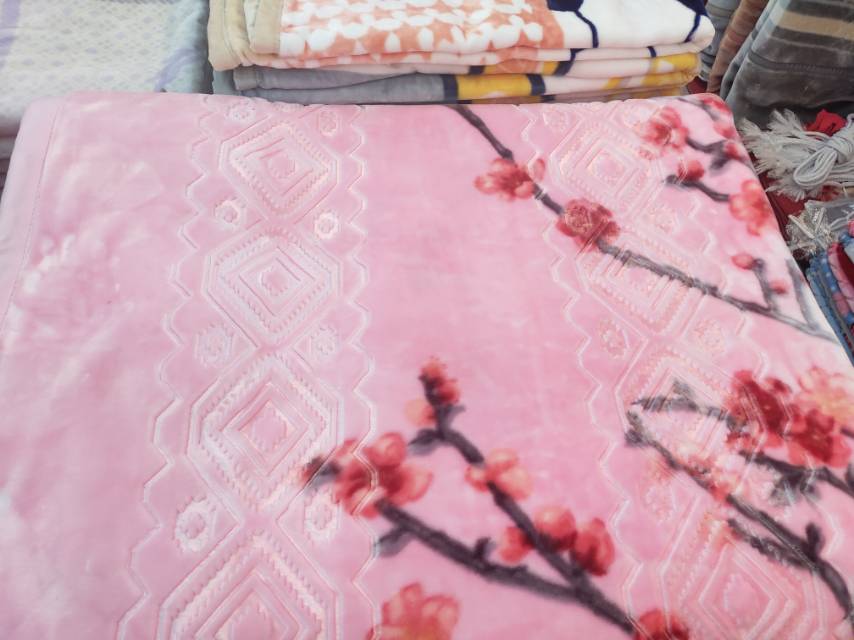义乌好货，粉色压花成人秋冬季安哥拉毛毯。