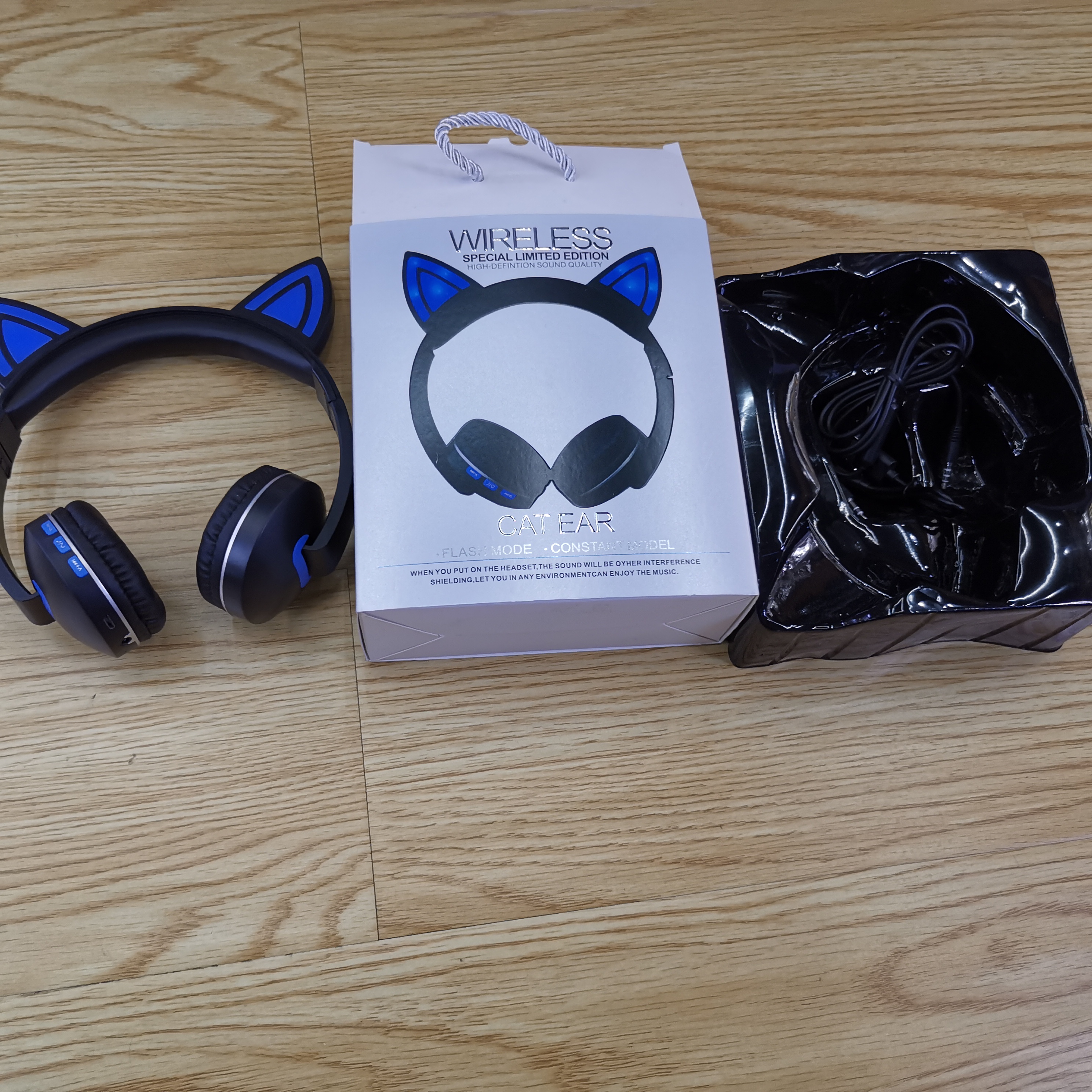 耳机无线猫耳朵便携式 数码配件厂家批发