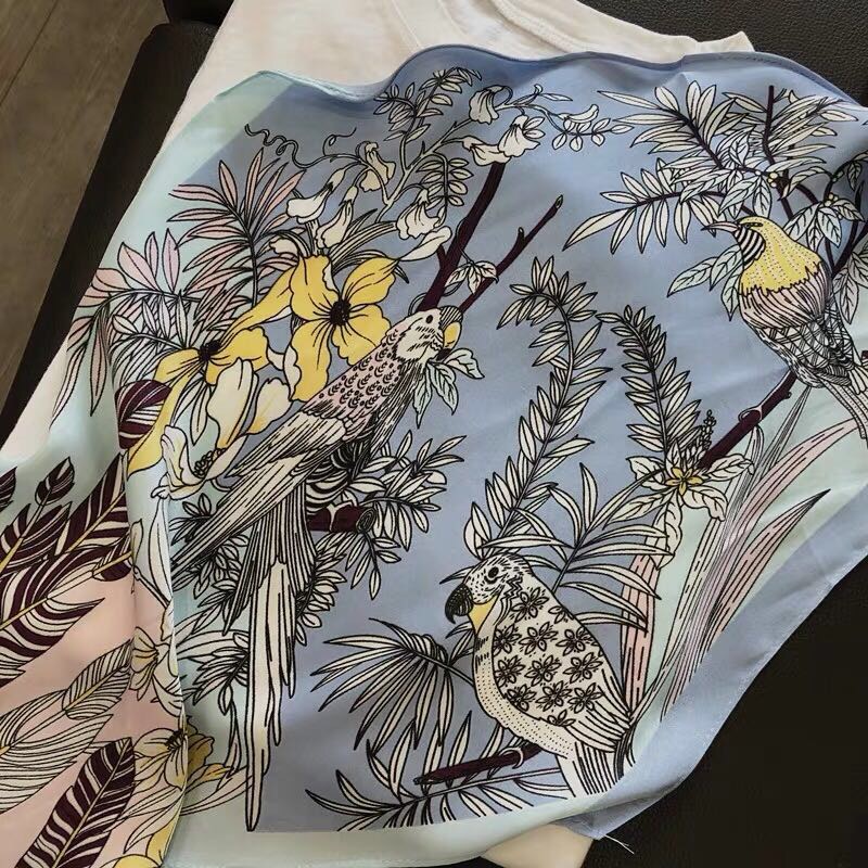 Chinese Style Scarf With Flower And Bird Pattern Is Elegant And Elegant details Picture